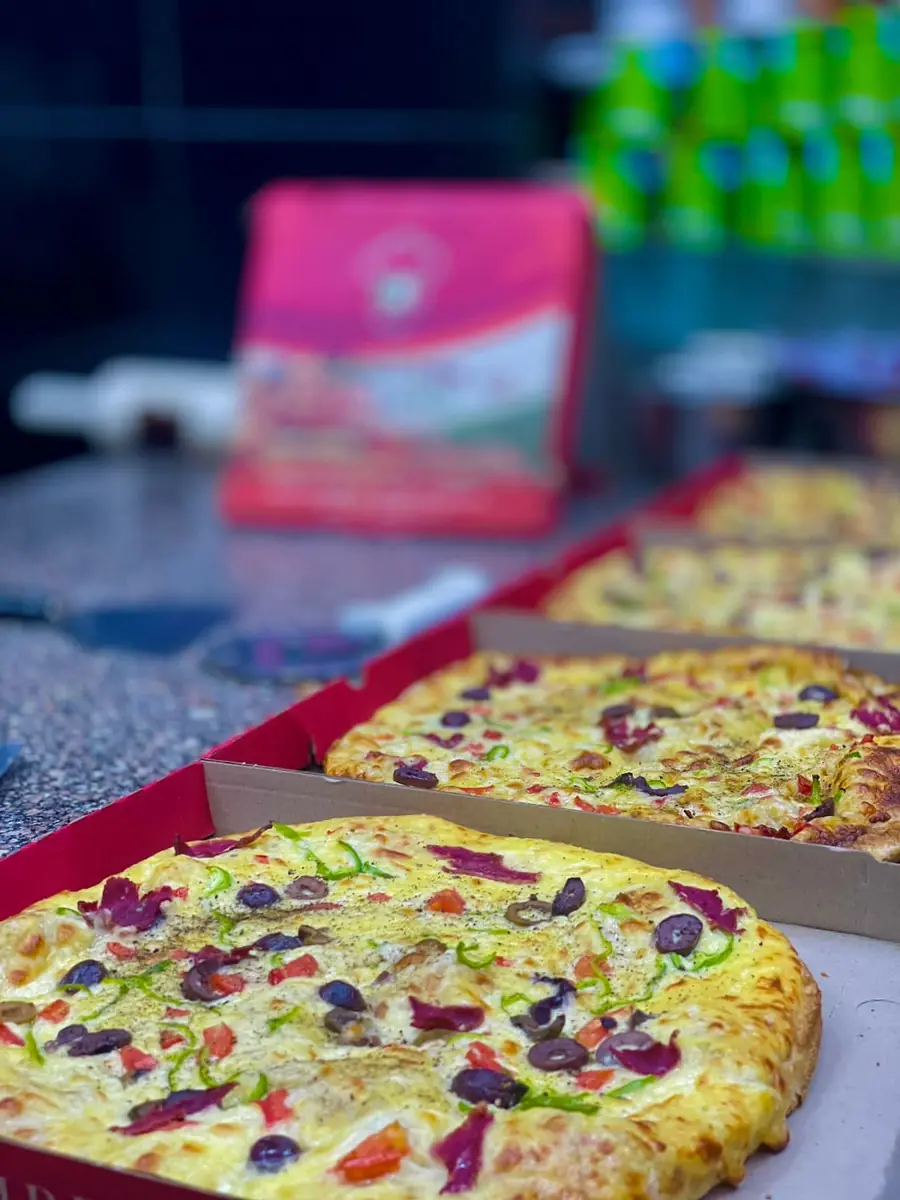بيتزا بسطرمة مشروم